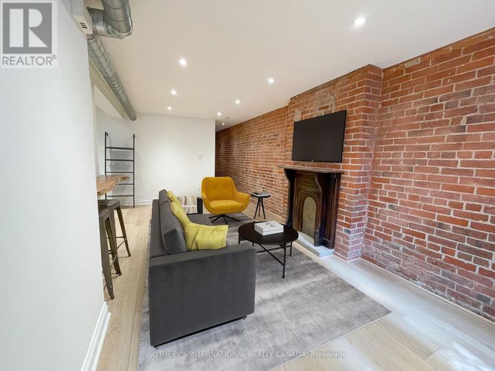 Property Photo:  81 Brunswick Avenue  ON M5S 2L8 