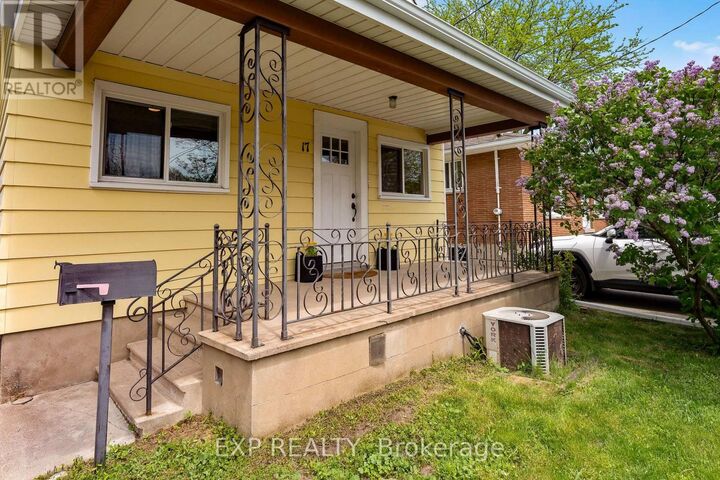 Property Photo:  17 Moote Street  ON L2N 1B3 