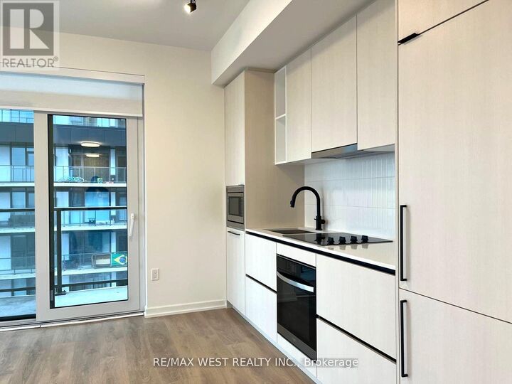 Property Photo: 10 Graphophone Grove 2103 ON M6H 0E5