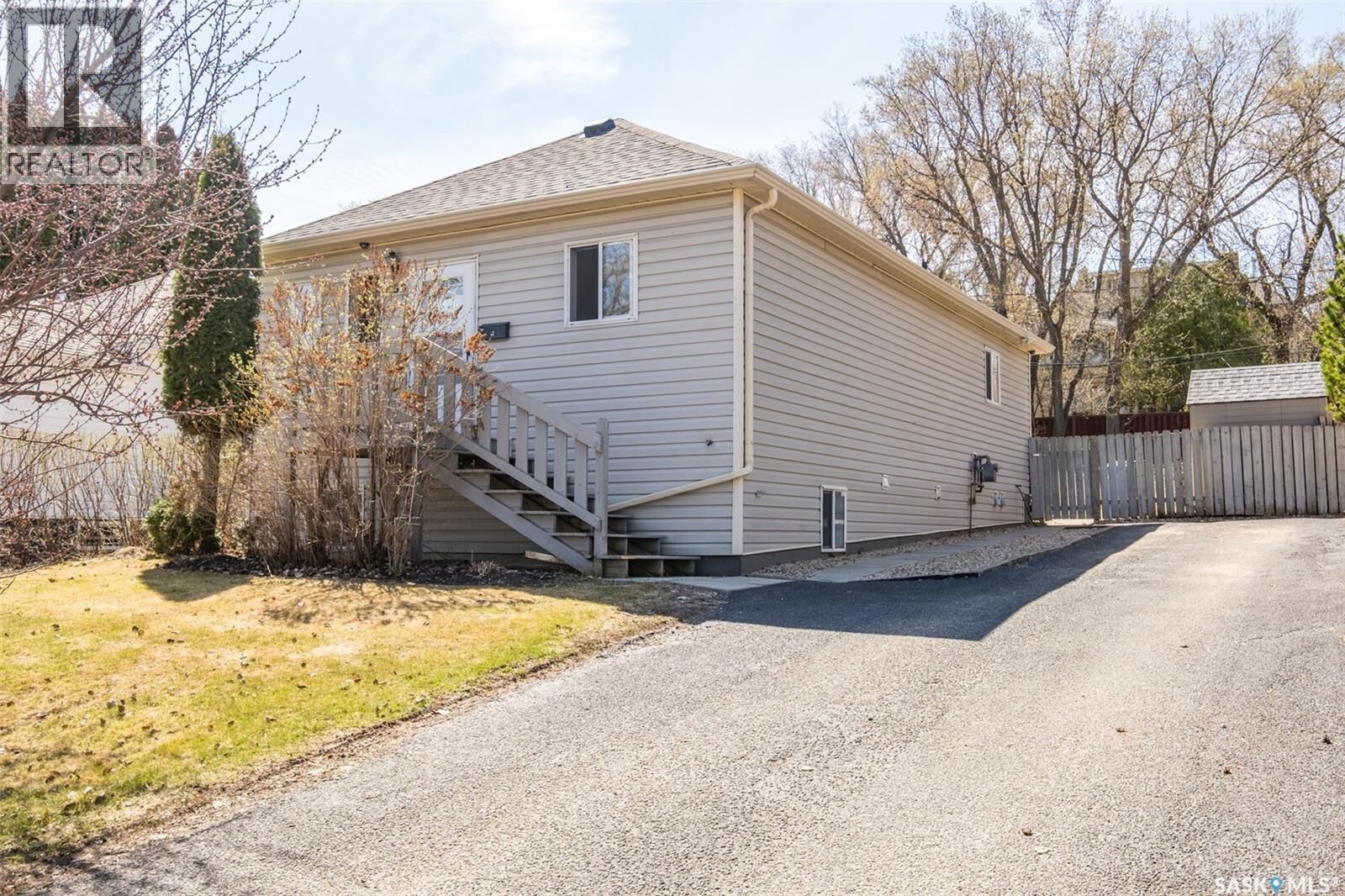 Property Photo:  333 19th Street W  SK S6V 4C8 