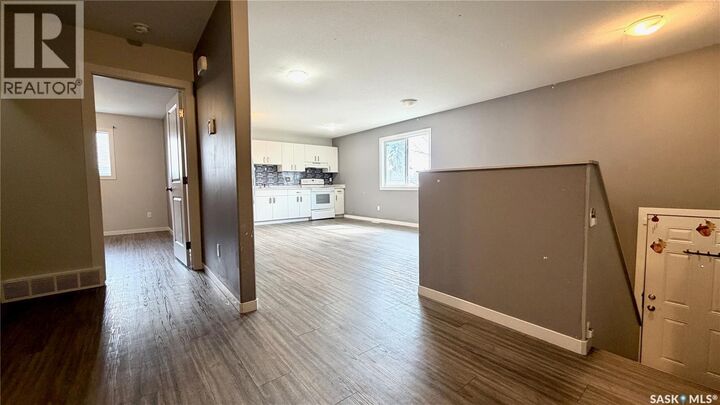 Property Photo:  215 V Avenue N  SK S7L 3E5 