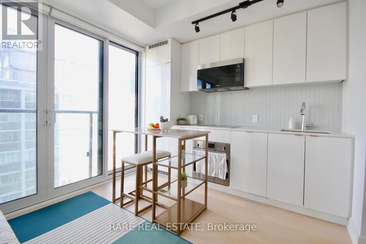 Property Photo: 7 Grenville Street 2108 ON M4Y 1X3
