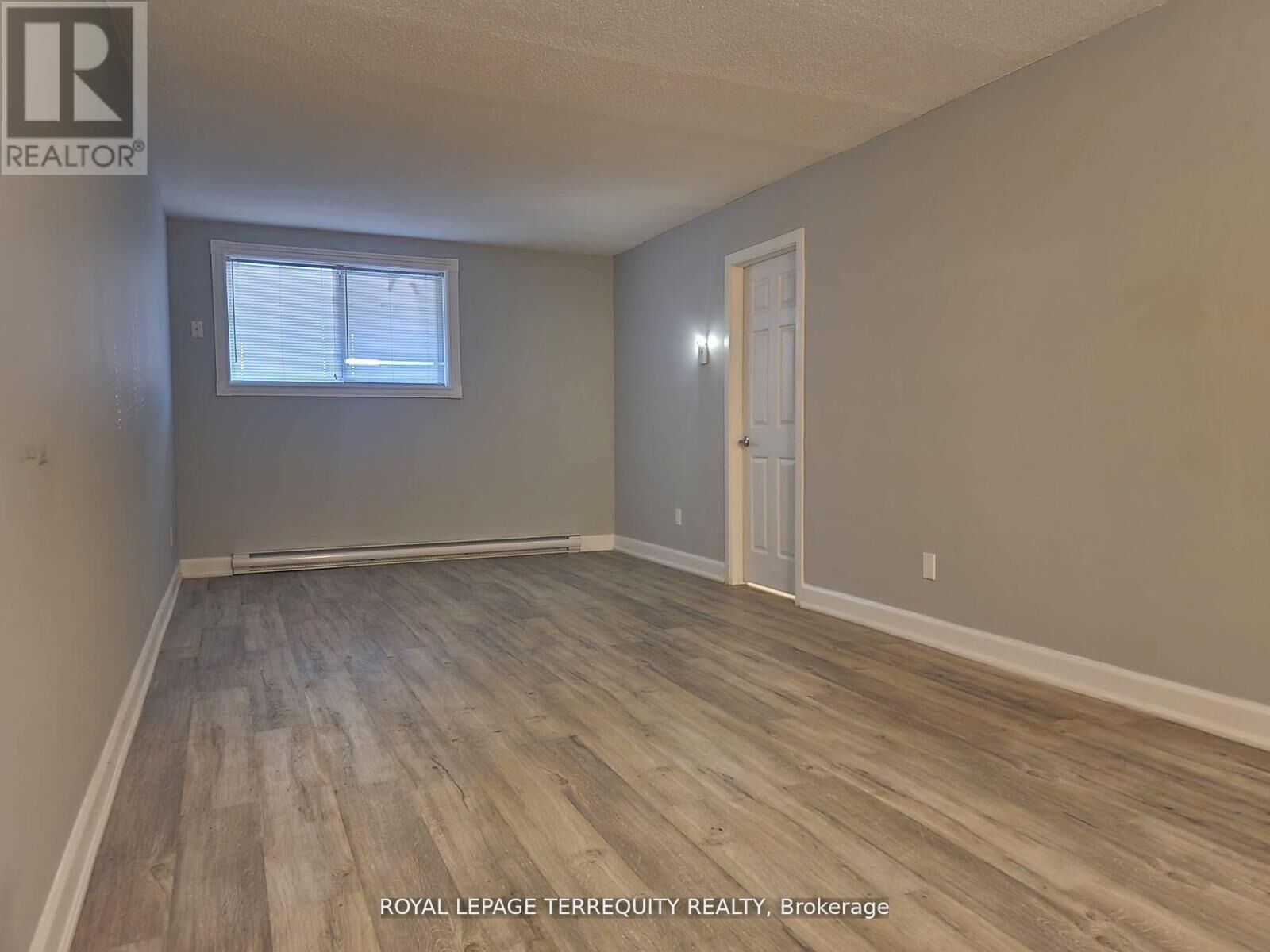 Property Photo:  207 Trent Street East 2  ON L1N 1L7 