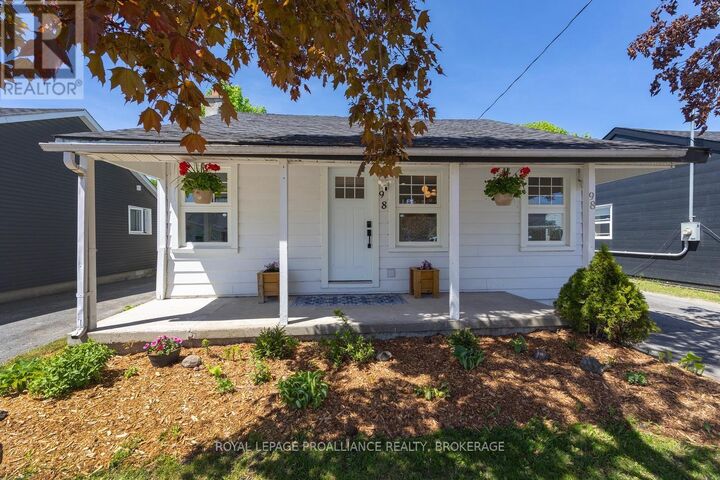 Property Photo:  98 Carleton Street  ON K7K 4G1 