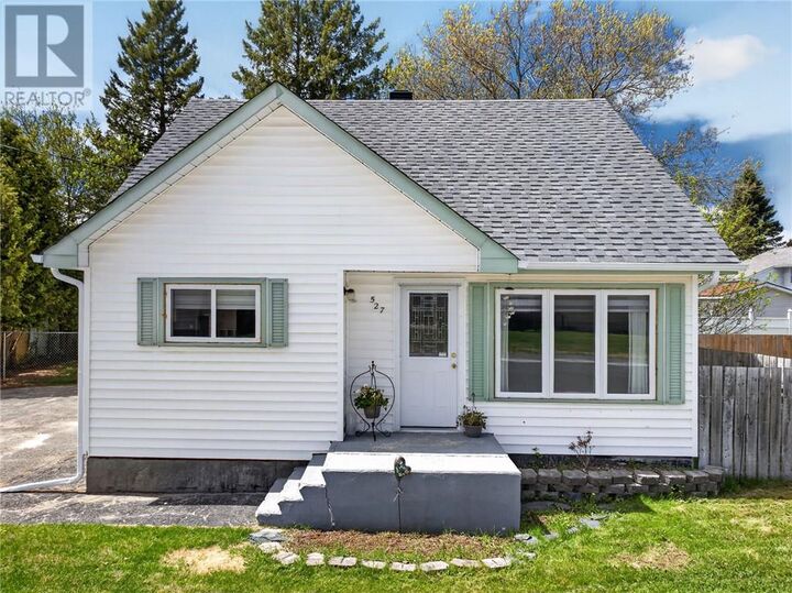 Property Photo: 527 Mead Boulevard ON