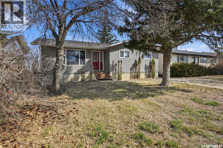 Property Photo:  512 4th Avenue W  SK S0H 0B0 