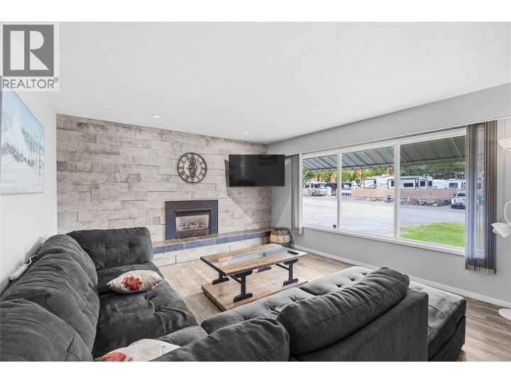 Property Photo: 809 Main Street BC V0H 1R4