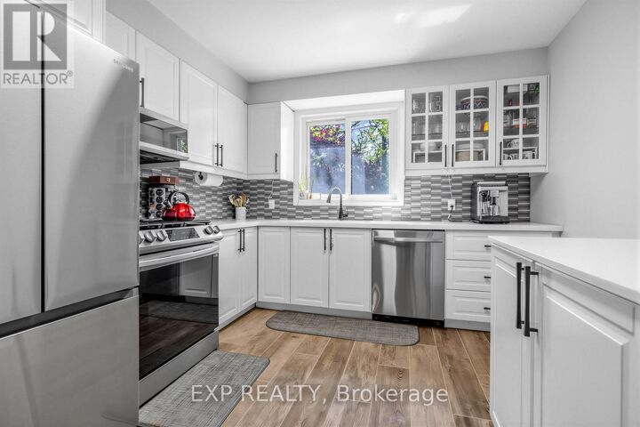 Property Photo:  36 The Carriage Way 36  ON L3T 4V1 