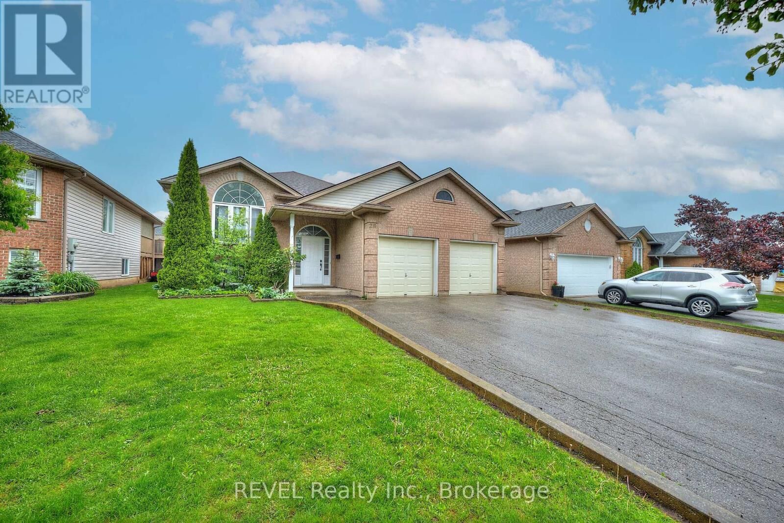 Property Photo:  28 Quaker Road  ON L3C 7K7 