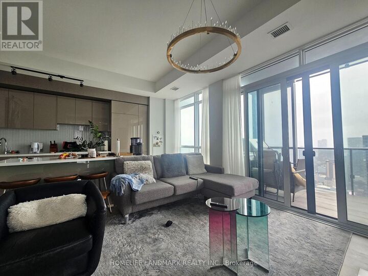 Property Photo: 7 Grenville Street 6011 ON M4Y 0E9