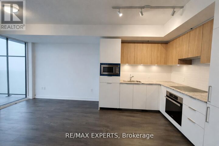 Property Photo: 20 O'Neil Road 1518 ON M3C 0R2