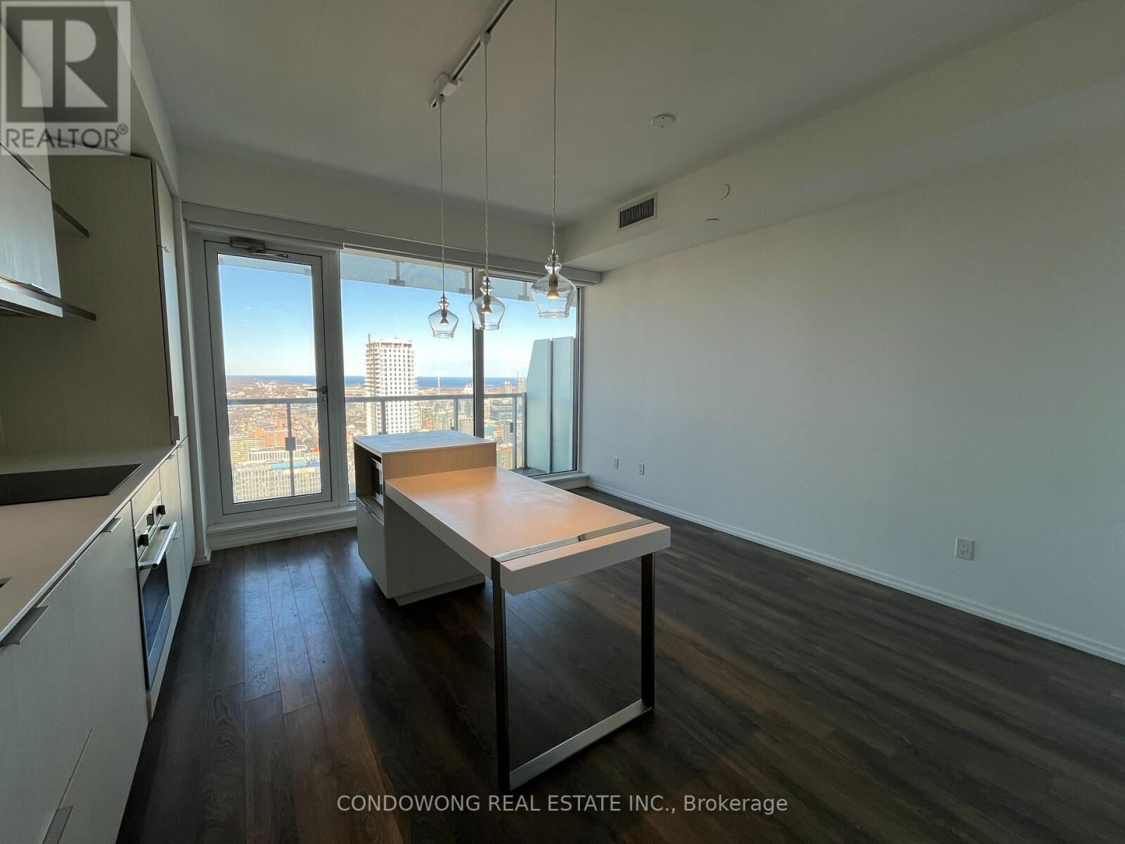 Property Photo:  197 Yonge Street 4304  ON M5B 0C1 