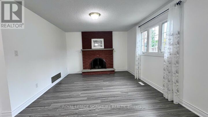 Property Photo: 3137 Sunnyhill Drive ON L4X 2K5