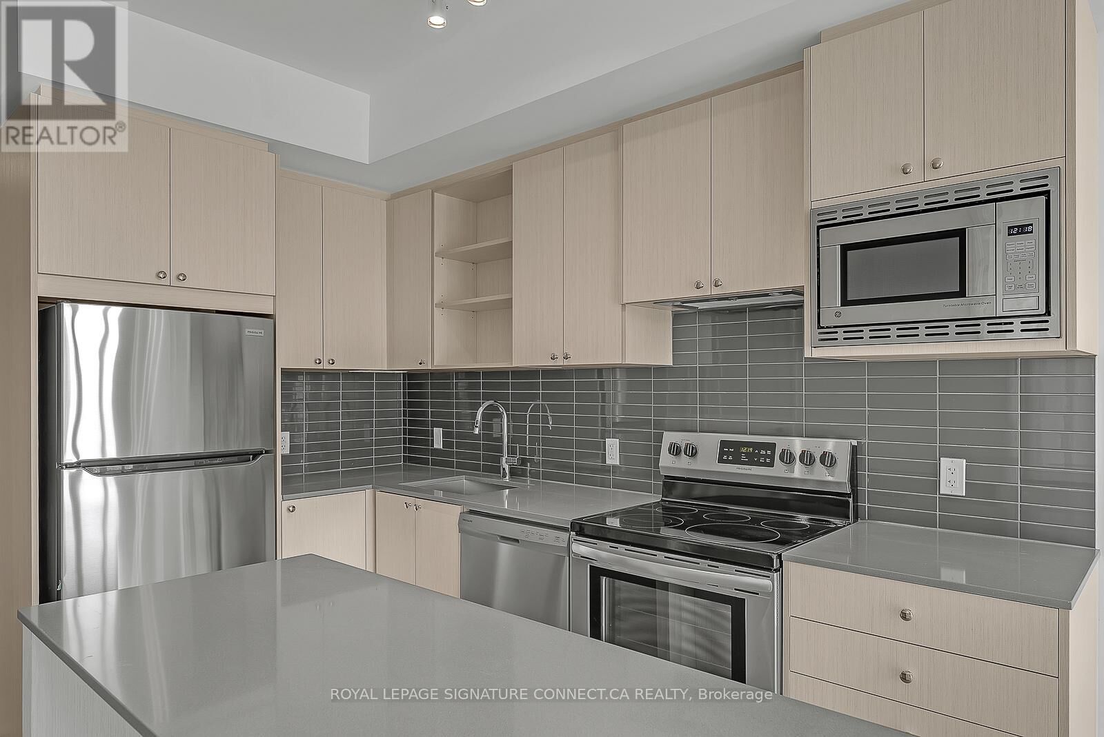 Property Photo:  60 George Butchart Drive 111  ON M3K 0E1 