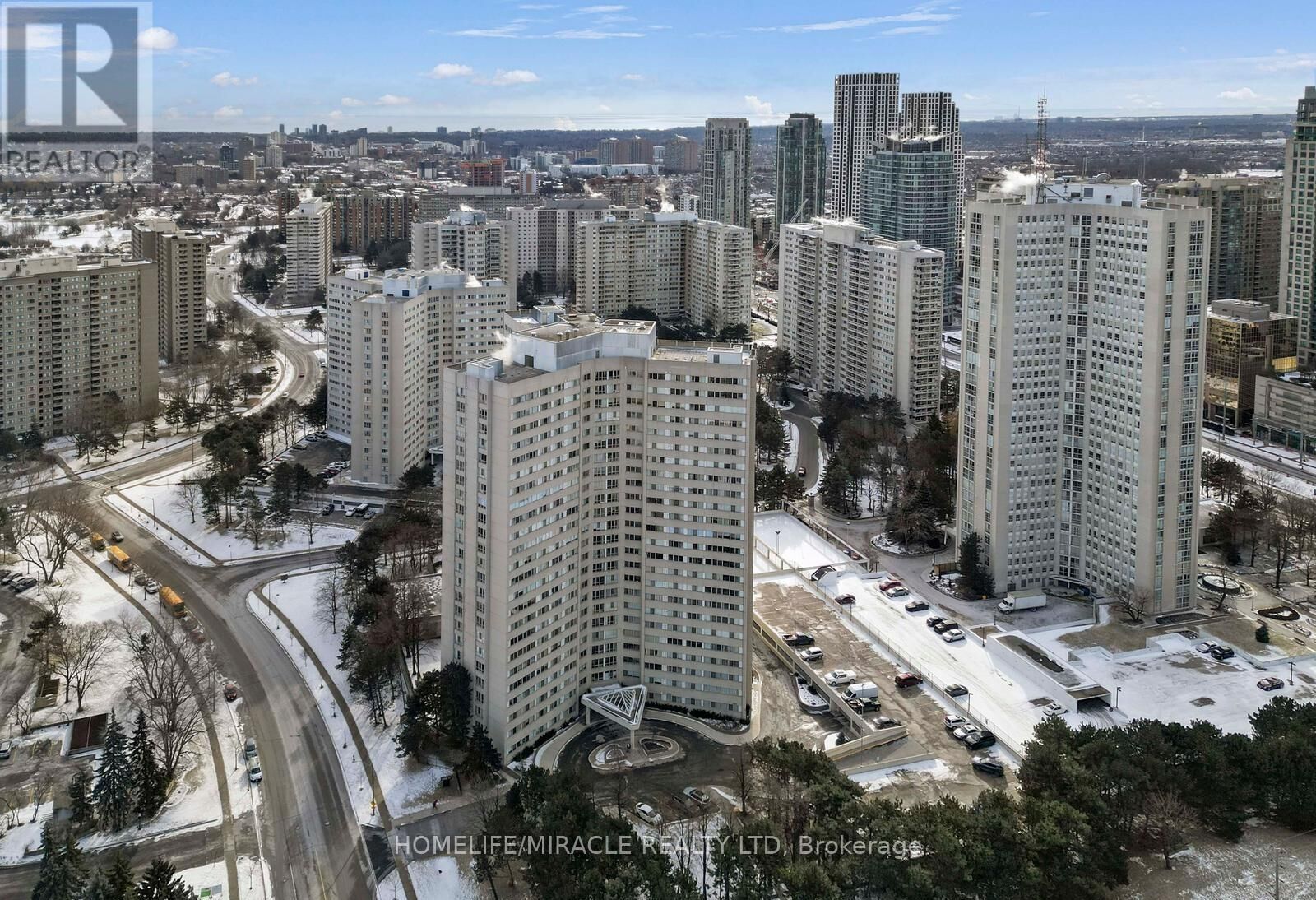 Property Photo:  3700 Kaneff Crescent North 202  ON L5A 4B8 