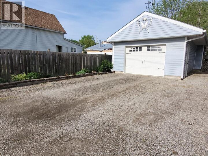 Property Photo:  407 Albert Street  ON N8A 1Y3 