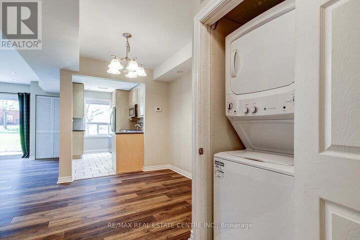 Property Photo:  49 Wylie Circle East  ON L7G 5L9 