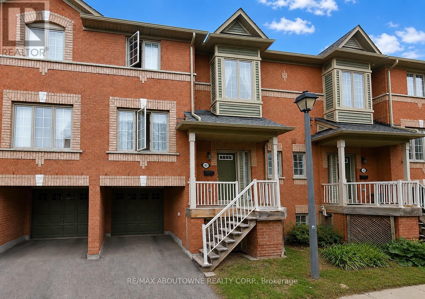 Property Photo:  5031 East Mill Road 40  ON L5V 2M5 