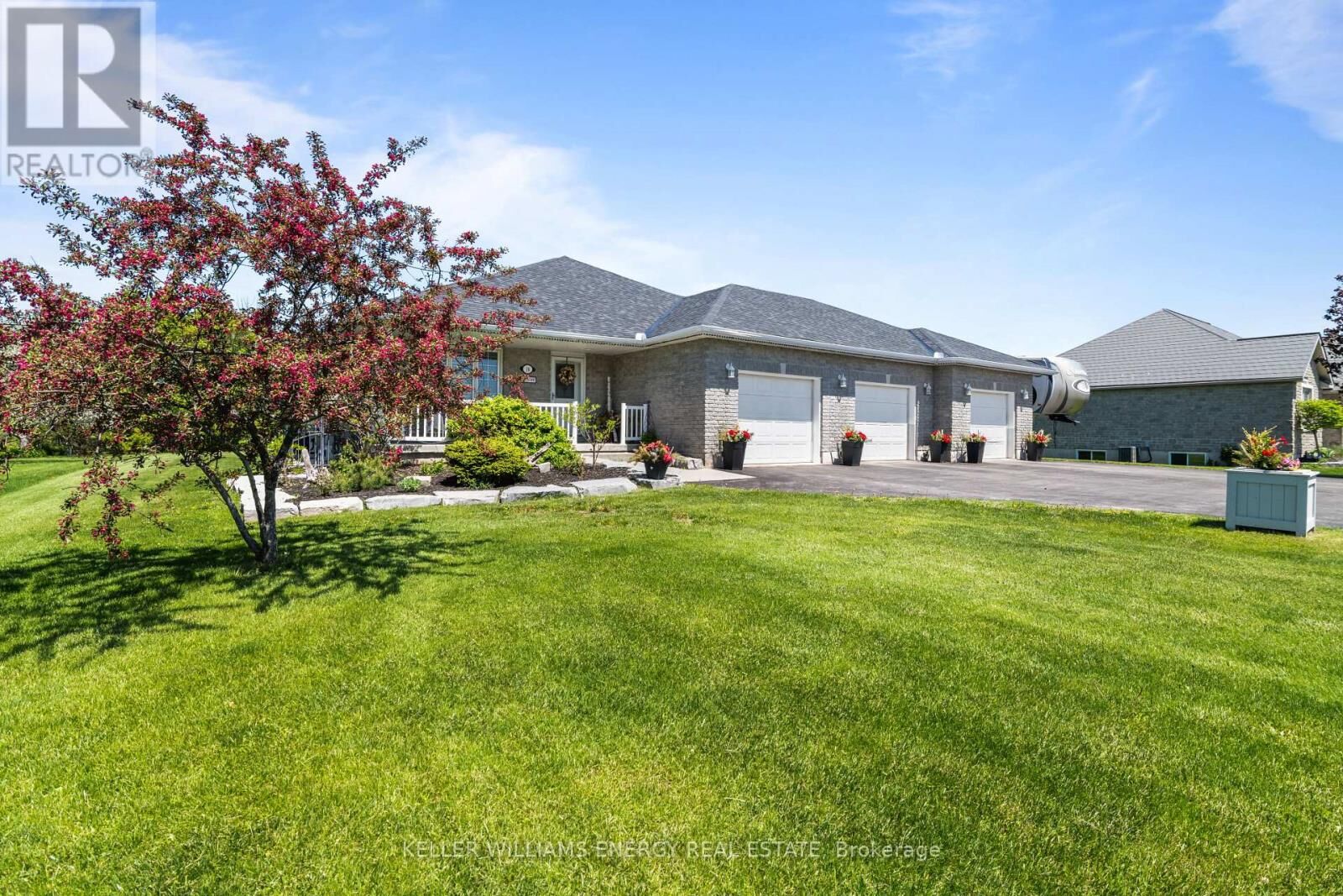 Property Photo: 18 Applewood Drive ON K0L 1L0