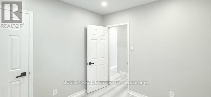 Property Photo:  100 Fairway Road North  ON N2A 2N5 