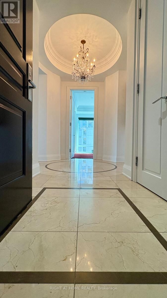 Property Photo:  80 Yorkville Avenue Northeast 1402  ON M5R 2C2 