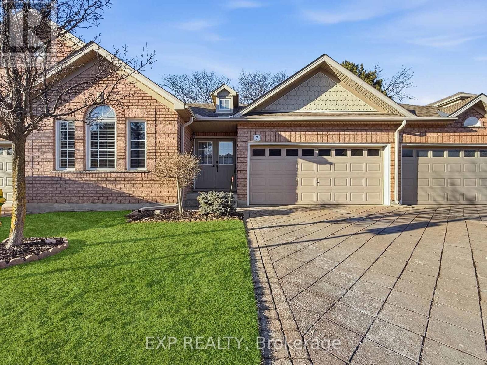 Property Photo:  638 Wharncliffe Road South 7  ON N6J 2N4 