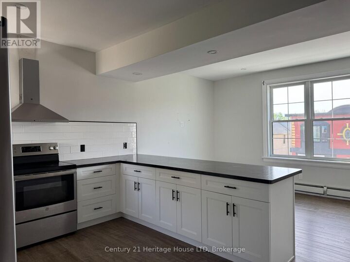 Property Photo:  40 Jarvis Street 2  ON L2A 2S5 