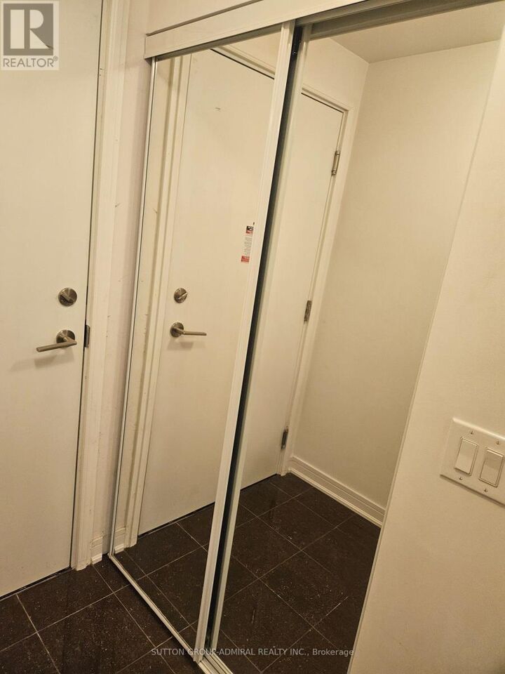 Property Photo:  9199 Yonge Street 318  ON L4C 1H7 