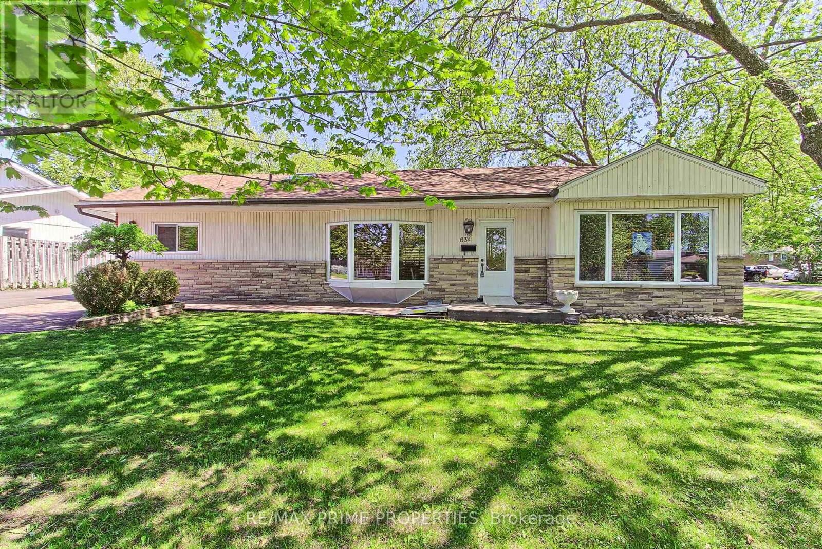 Property Photo:  63 Ruta Crescent  ON L4P 1C5 