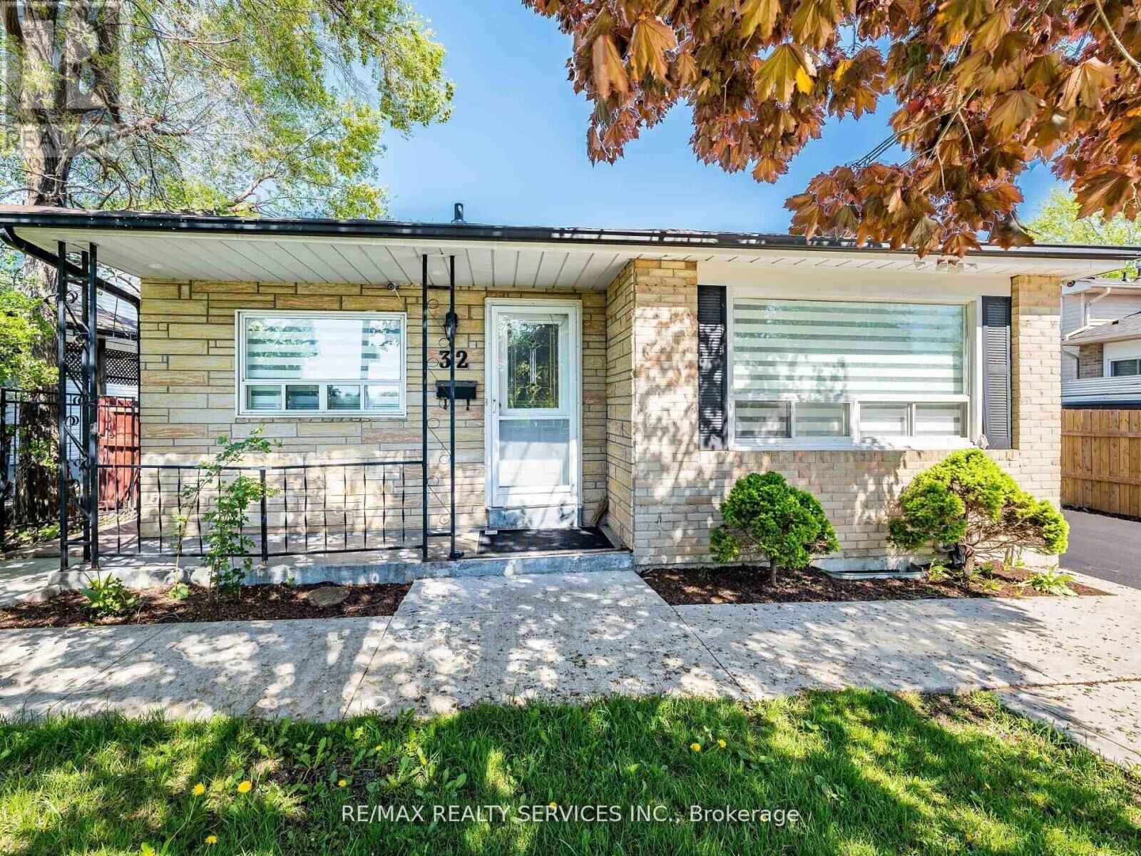 Property Photo:  32 Madoc Drive  ON L6V 1Z9 