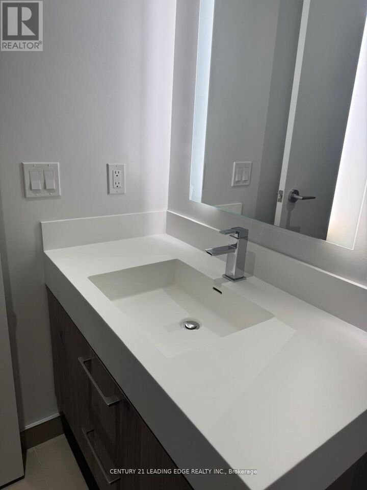 Property Photo:  1 Yorkville Avenue 3308  ON M4W 0B1 
