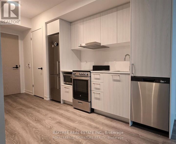 Property Photo: 195 Commerce Street 3302 ON L4K 0P9