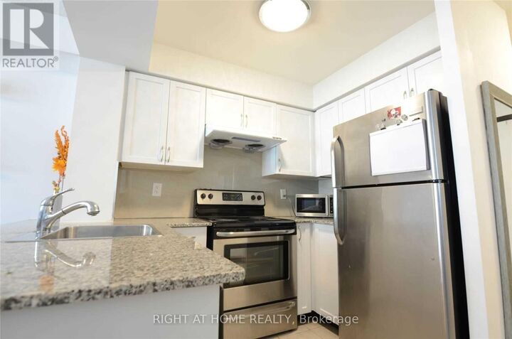 Property Photo: 812 Lansdowne Avenue 1016 ON M6H 4K5