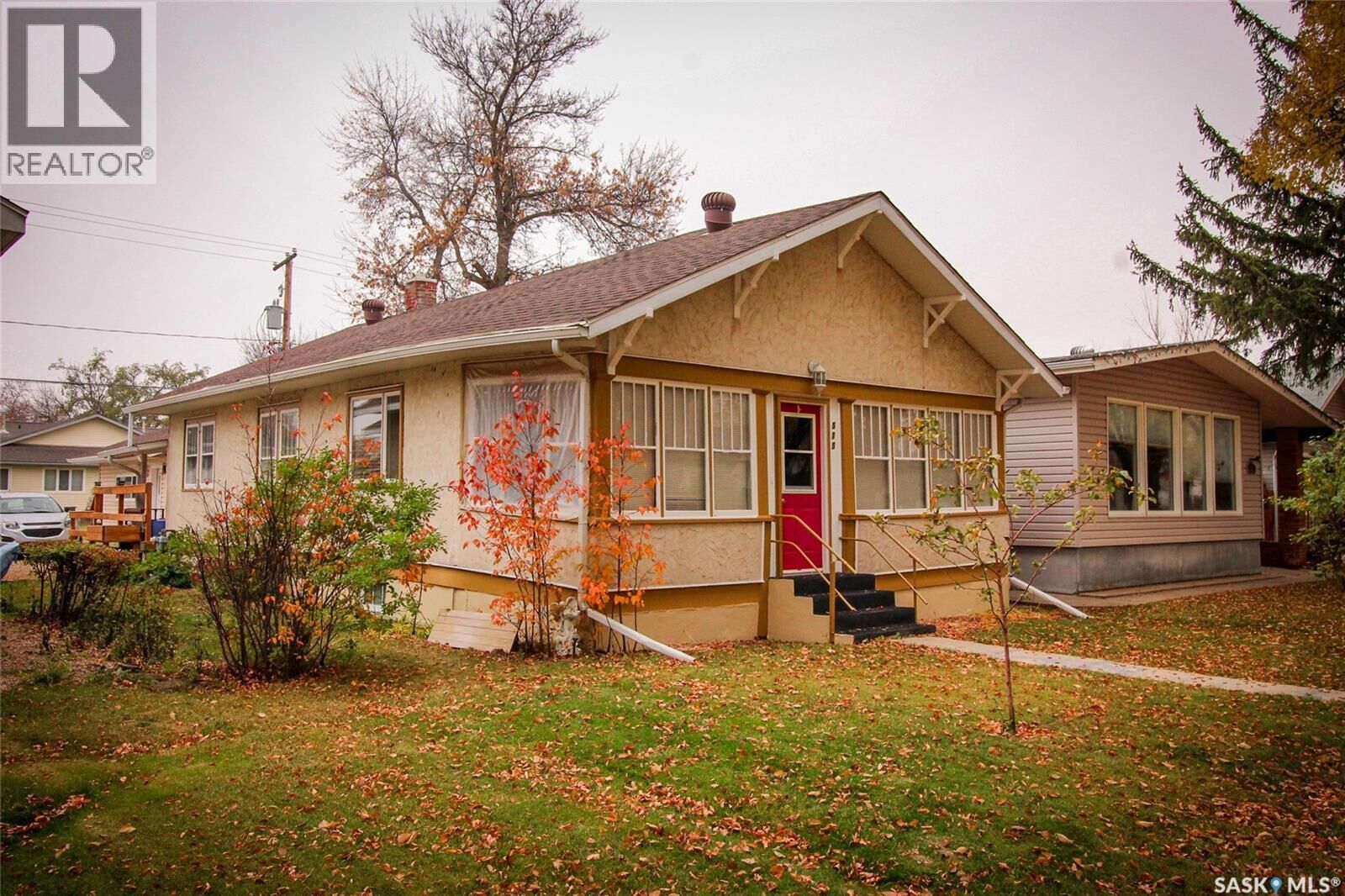 Property Photo:  515 1st Street E  SK S0N 2M0 