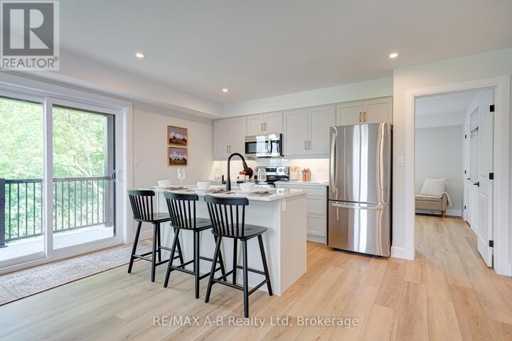 Property Photo:  428 Queen Street West 3  ON N4X 0C8 