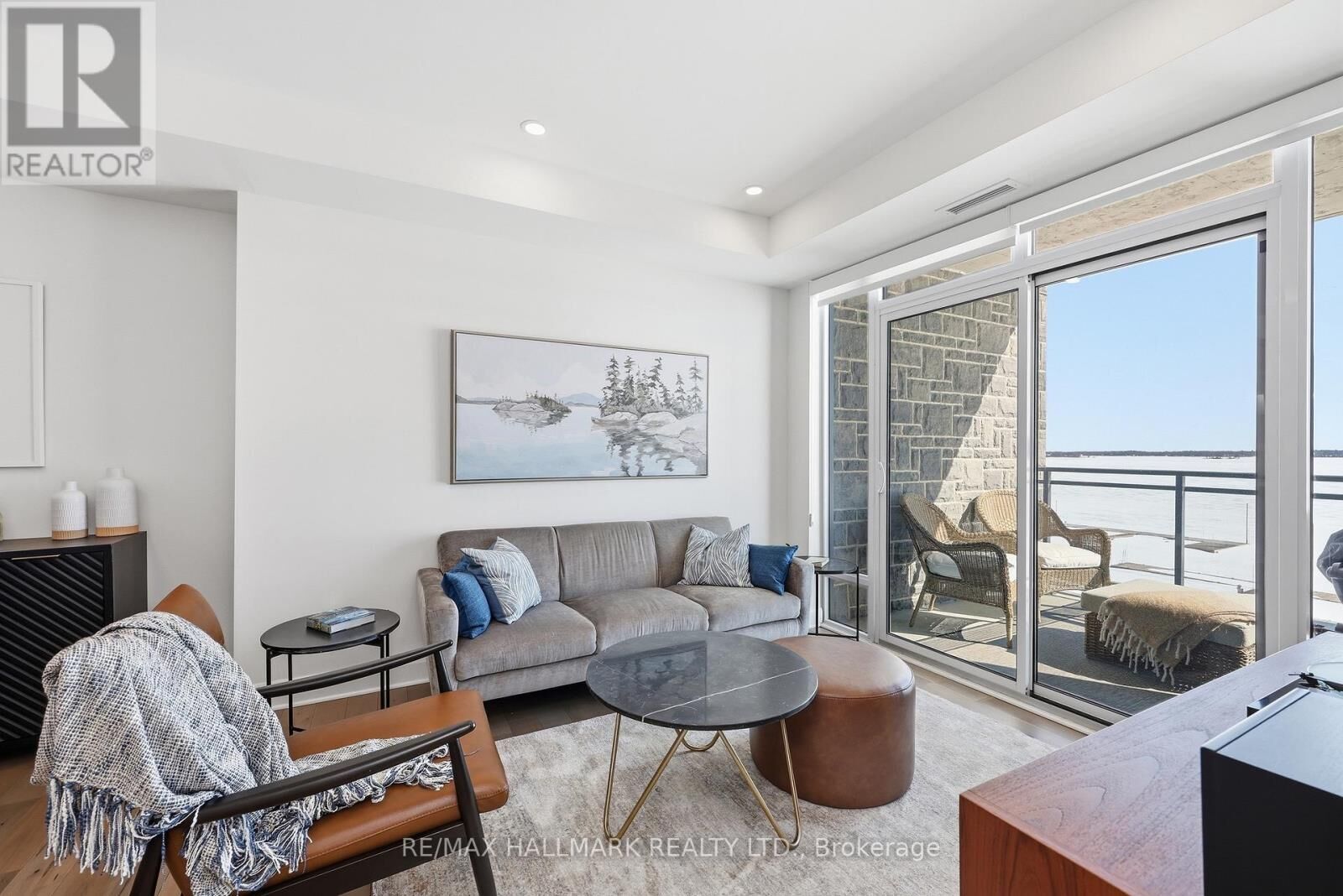 Property Photo:  129B South Street 318  ON K7G 0B1 