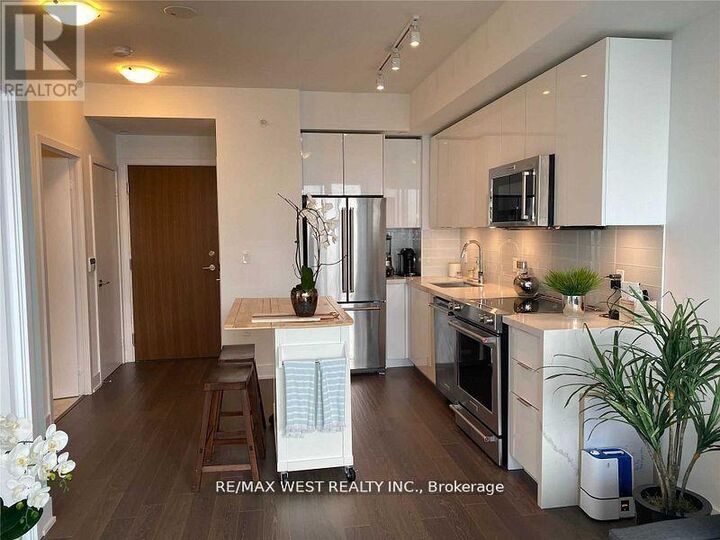 Property Photo:  30 Shore Breeze Drive 4617  ON M8V 0J1 