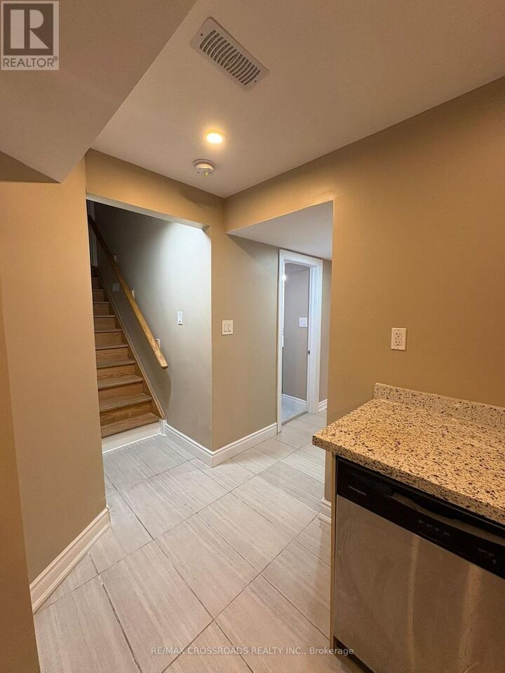 Property Photo:  36 Kimborough Hollow Lower  ON L6Y 0Z1 