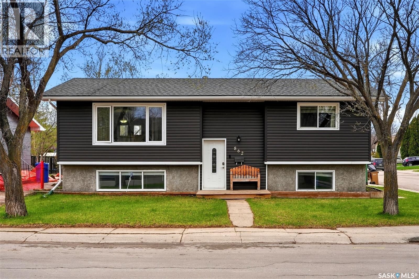 Property Photo:  862 Worobetz Crescent N  SK S4X 2C3 