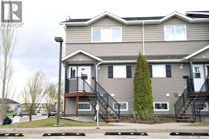Property Photo:  102 1022 Hampton Circle  SK S7R 0K3 