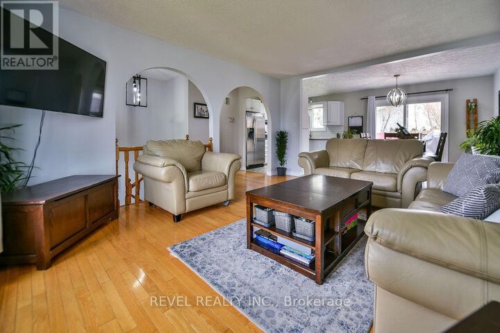 Property Photo:  634 Tamarack Street  ON P4N 7W3 