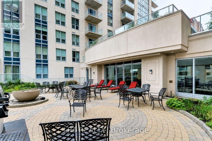 Property Photo:  242 Rideau Street 2503  ON K1N 0B7 