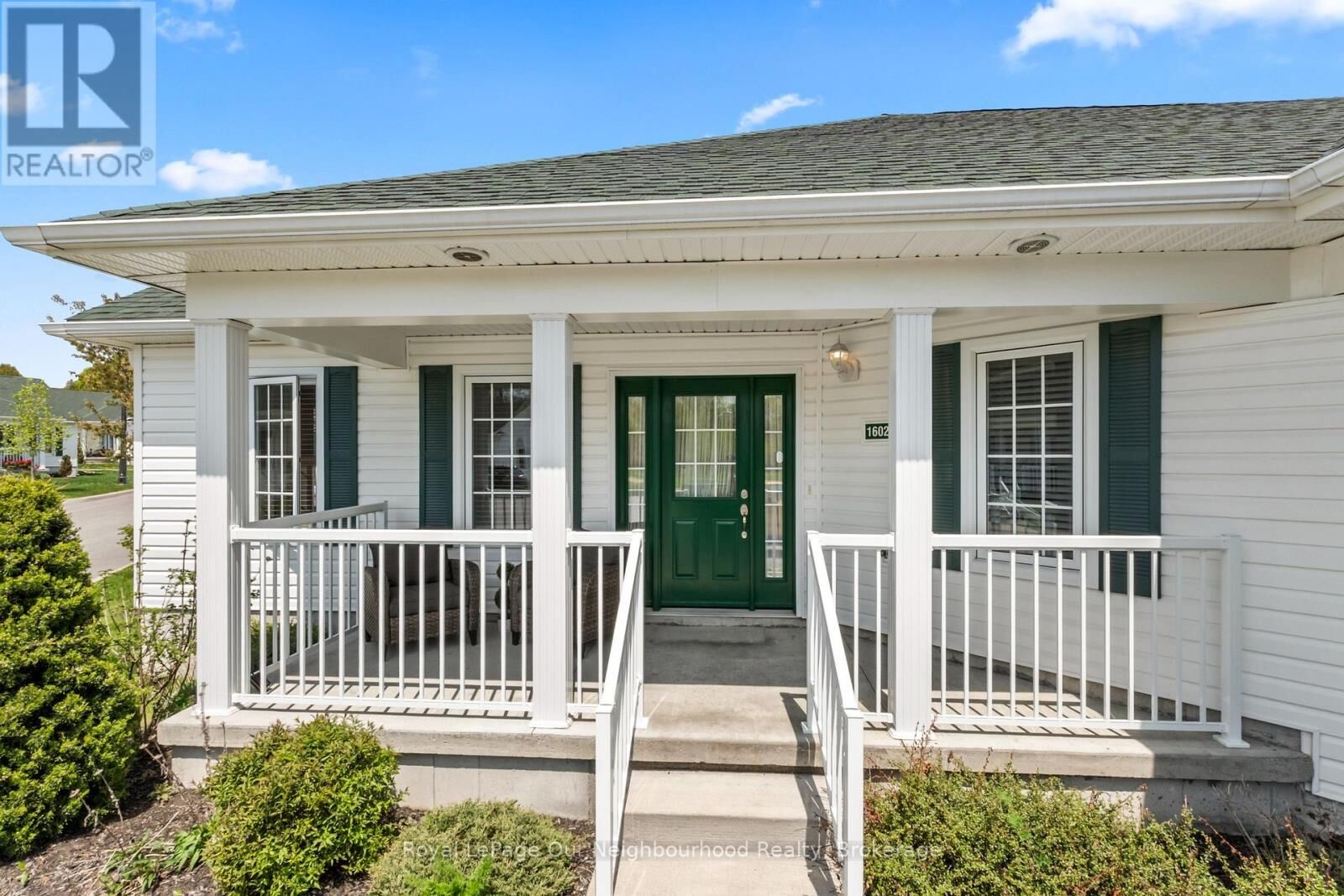 Property Photo:  300 Croft Street 1602  ON L1A 0E1 