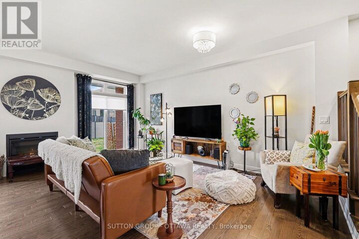 Property Photo:  76 Michael Stoqua Street  ON K1K 5A2 