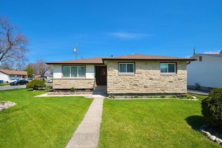 Property Photo: 168 Freemont Bay MB R2Y 1H3