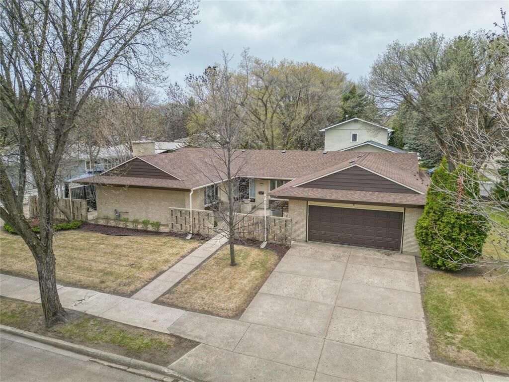 Property Photo: 4 Cherry Crescent MB R7B 0Y4