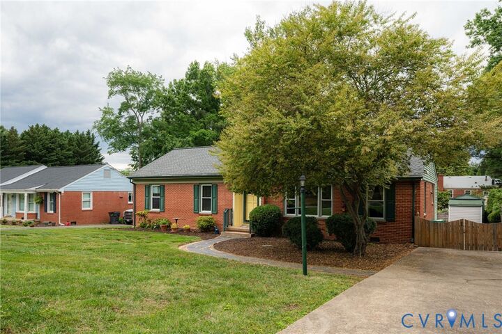 Property Photo:  1902 Windsordale Drive  VA 23229 