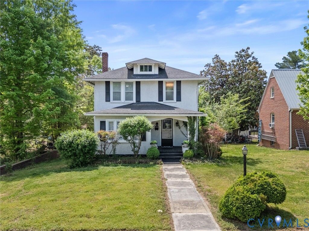 Property Photo: 110 Gatewood Avenue VA 23930