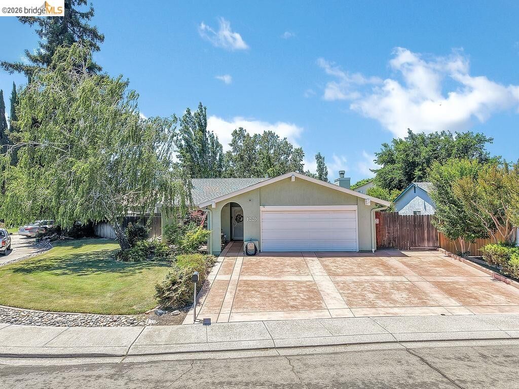 Property Photo: 1225 Tarrogana Dr CA 95376