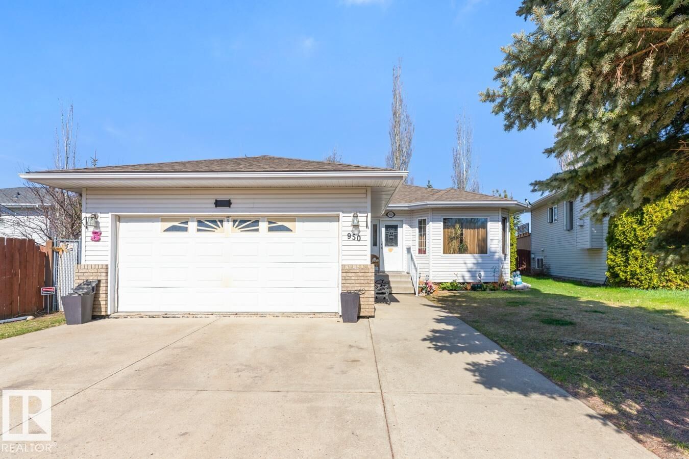 Property Photo:  950 Jim Common Dr  AB T8H 1Y3 